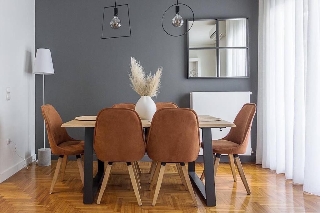 A Unique Apartment In The Historical Center-3Bds Athena Bagian luar foto