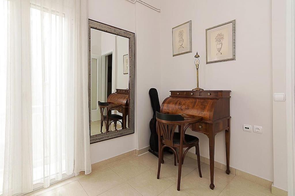 A Unique Apartment In The Historical Center-3Bds Athena Bagian luar foto
