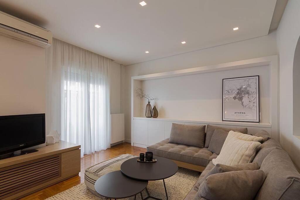 A Unique Apartment In The Historical Center-3Bds Athena Bagian luar foto