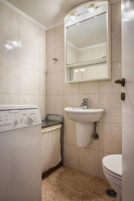 A Unique Apartment In The Historical Center-3Bds Athena Bagian luar foto
